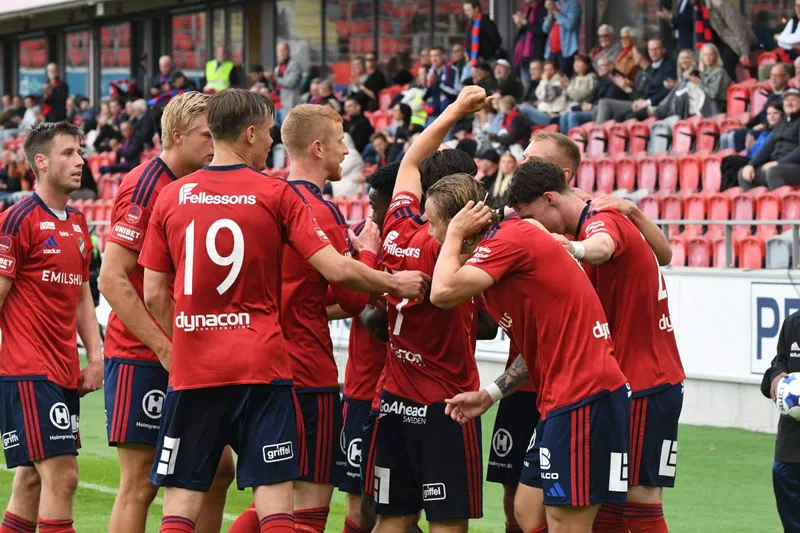 Dubbla mål av Linus i segern
